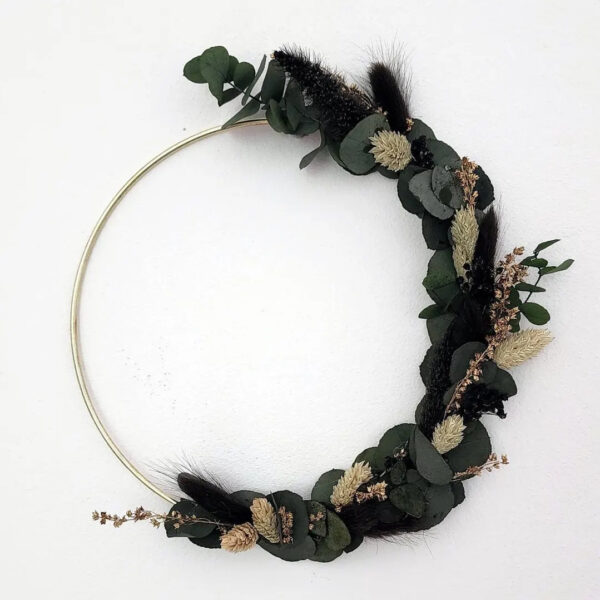 Couronne en Eucalyptus avec Touches Noires et Dorées - Fleurs Séchées