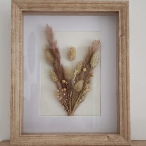 Cadre floral en fleurs séchées – Élégance naturelle