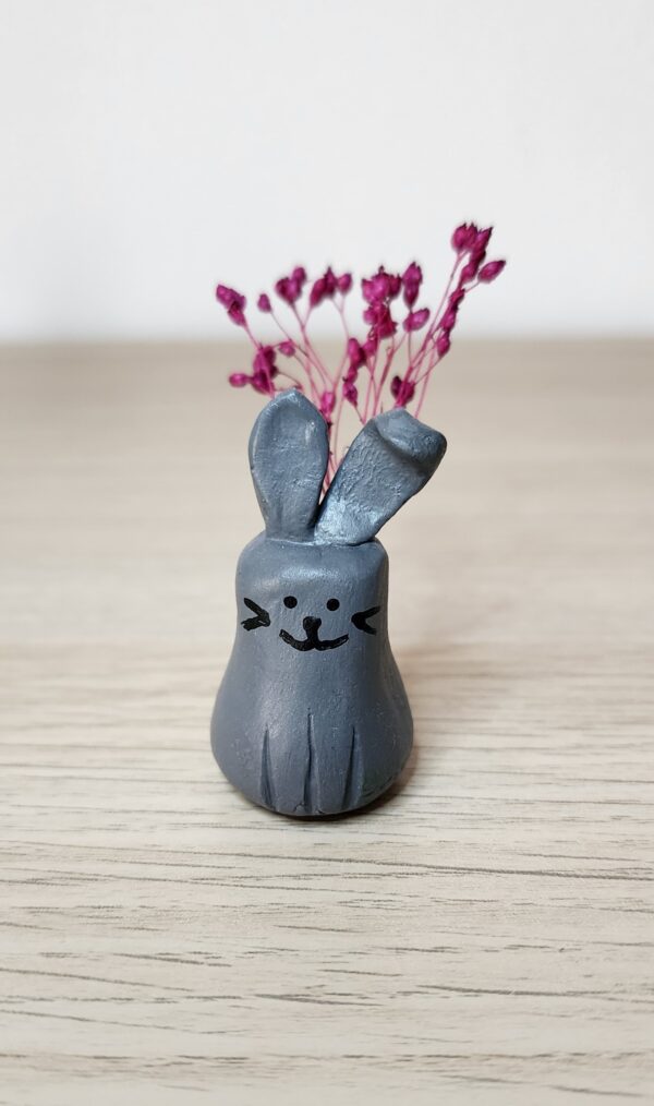 Lapins Fleuris en Argile – Pièces Uniques en Fleurs Séchées – Image 4