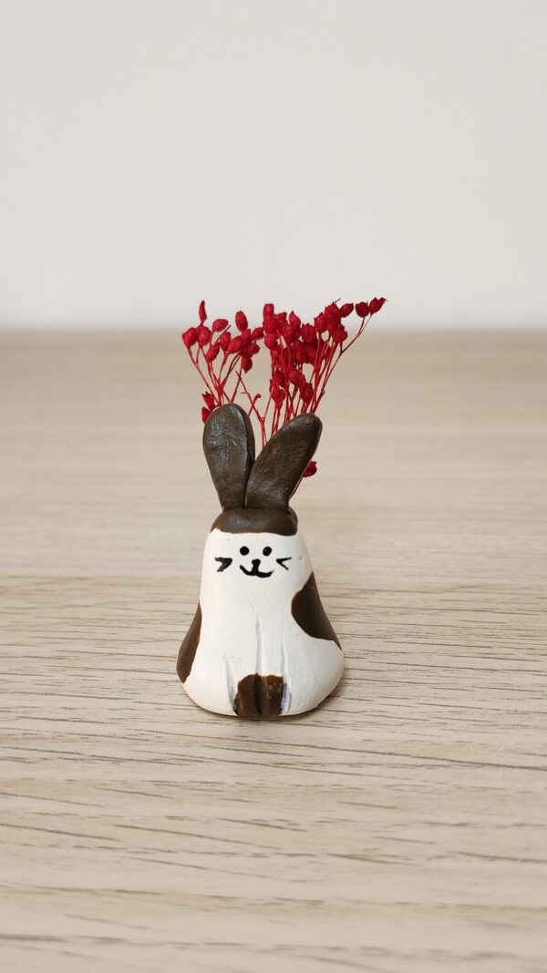 Lapins Fleuris en Argile – Pièces Uniques en Fleurs Séchées – Image 3