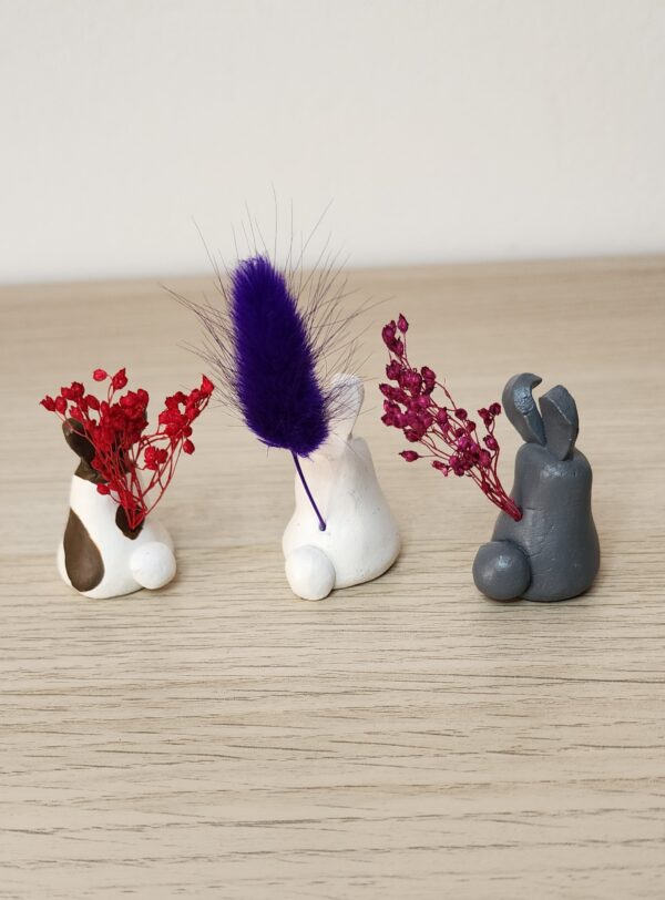 Lapins Fleuris en Argile – Pièces Uniques en Fleurs Séchées – Image 2